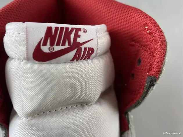 555088-103 Metallic Jordan (2017) 1 Red Retro Air 0527